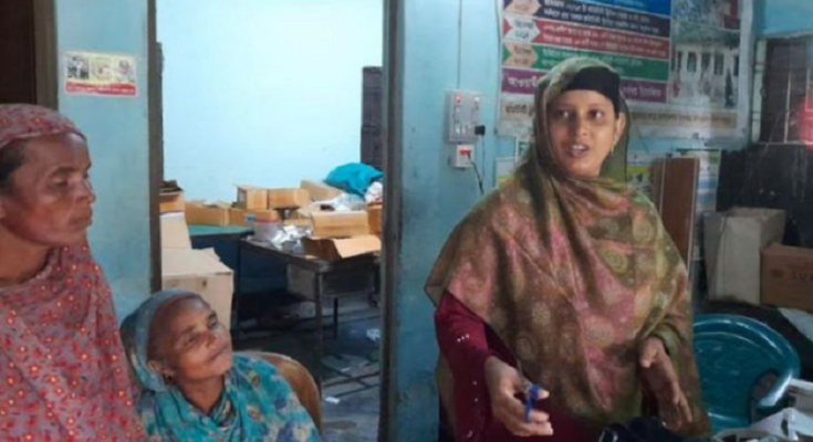 ক্লিনিকে স্বামীর পরিবর্তে রোগী দেখেন স্ত্রী!